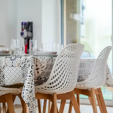 Holiday home Maison De Pecheur Renovee - 3 Et Patio Exterieur - 6 Personnes